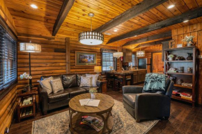 Cozy Lakefront Cabin on Lake Nantahala with Dock
